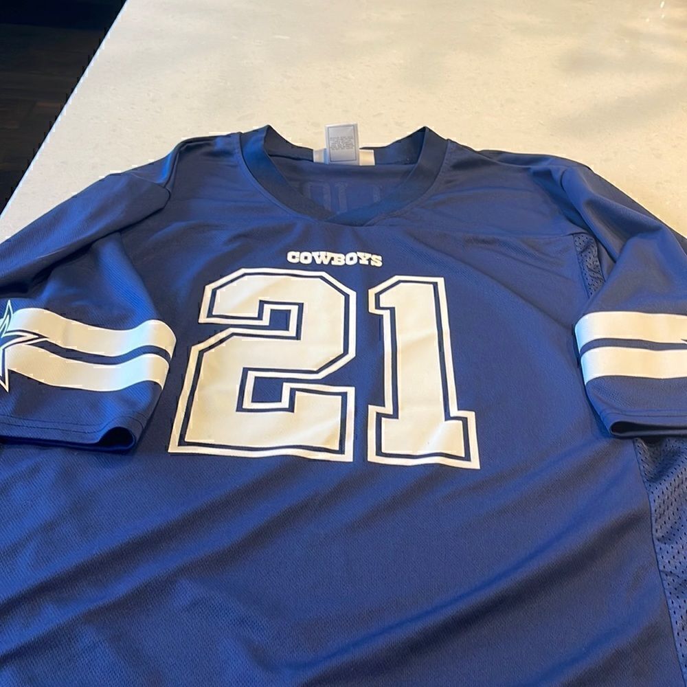 Dallas Cowboys authentic men’s XL jersey number 21 Elliott excellent shape.